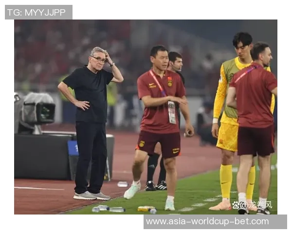 足球场上的遗憾瞬间那些让人心碎的失误与错失机会