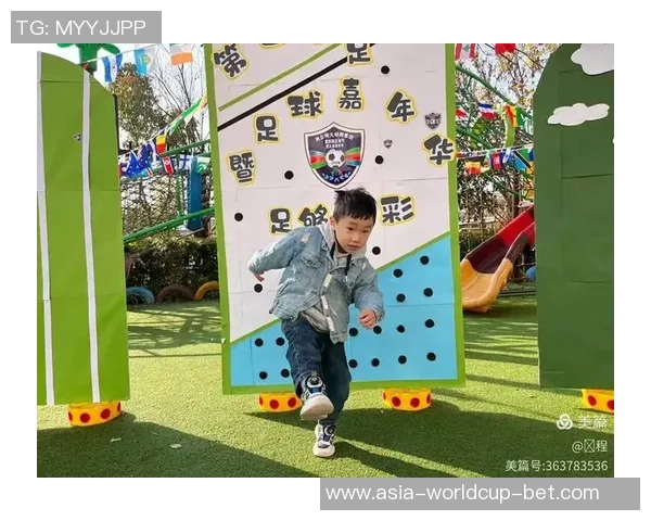 贵州足球宝贝展现青春活力助力球队激情四射的赛场魅力与风采