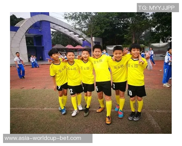 足球宝贝杨琪的魅力与坚持揭秘她在绿茵场上的闪耀人生与梦想追逐