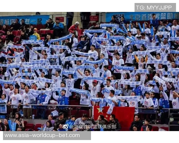 首钢足球队奋勇拼搏展现团队精神力争在新赛季中取得佳绩